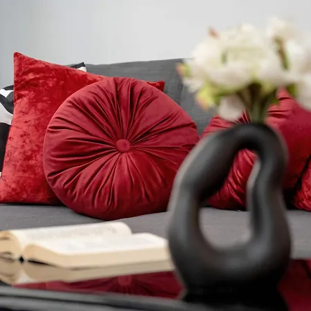 Unique & Functional Near Market Square By Renters ヴロツワフ