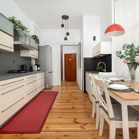 Unique & Functional Near Market Square By Renters
