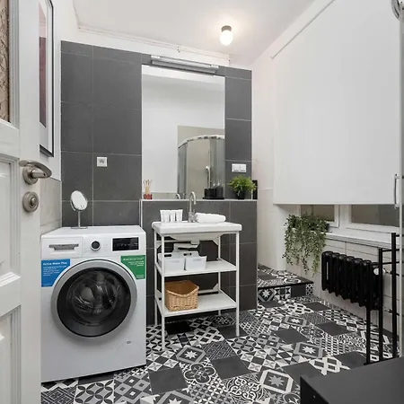 Unique & Functional Near Market Square By Renters ヴロツワフ