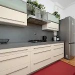 Unique & Functional Near Market Square By Renters