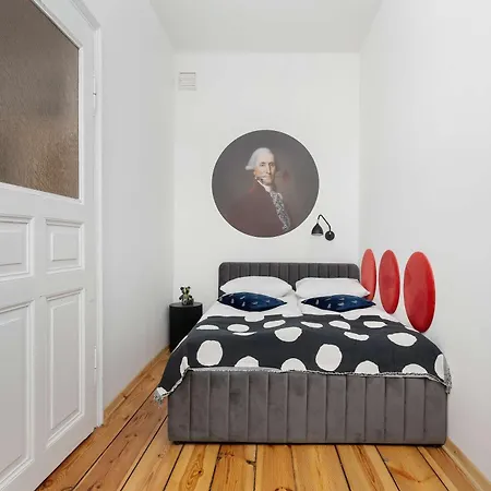Unique & Functional Near Market Square By Renters