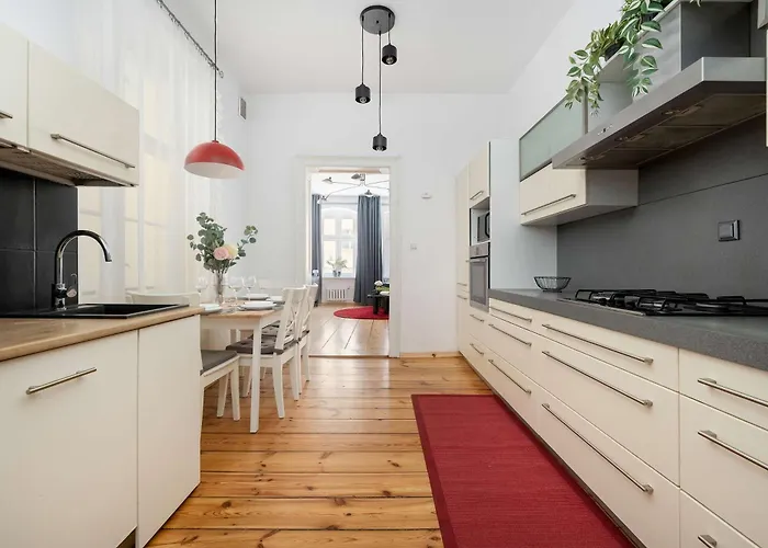 Unique & Functional Near Market Square By Renters Apartment